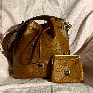 Dooney & Bourke drawstring tote in tan leather. EUC smoke free